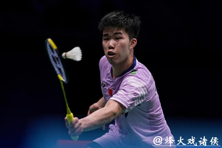 中国羽毛球大师赛 翁泓阳战胜林俊易获得男单冠军